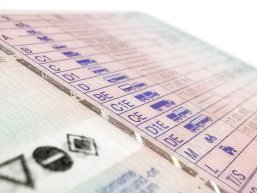 Nahaufnahme von einem deutschen Führerschein Nahaufnahme von einem deutschen Führerschein