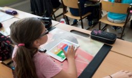 Kind mit iPad Kind mit iPad