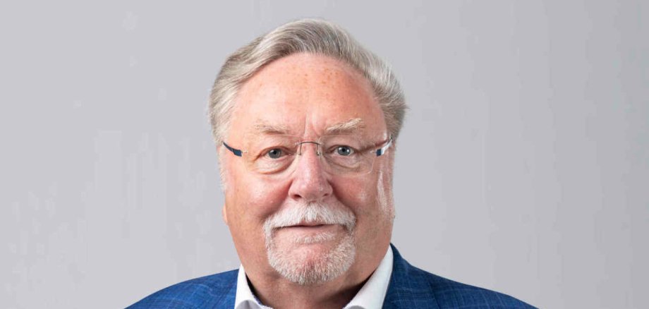 Porträtaufnahme von Hans-Jürgen Schäfer