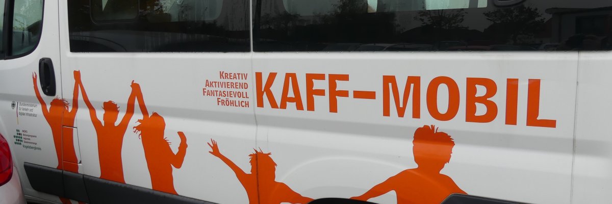 Seitenansicht Bus Beschriftung KAFF-Mobil