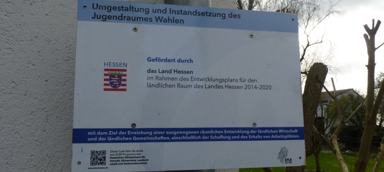 Schild "Gefördert durch das Land Hessen"
