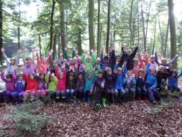 Kinder in Wald
Kinder in Wald