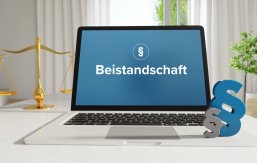 Beistandschaft – Recht, Gesetz, Internet. Laptop im Büro mit Begriff auf dem Monitor. Paragraf und Waage. Beistandschaft – Recht, Gesetz, Internet. Laptop im Büro mit Begriff auf dem Monitor. Paragraf und Waage.