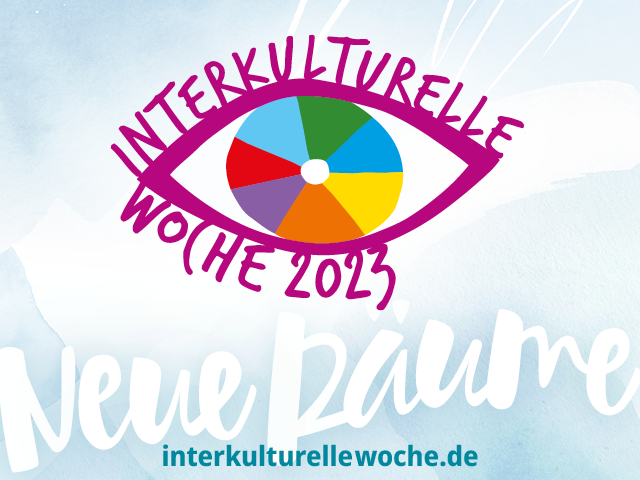 Logo der Interkulturellen Woche 2023. Darauf zu sehen ein buntes stilisiertes Auge