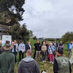 Informationsrunde am STand des Botanischen Gartens Marburg. 