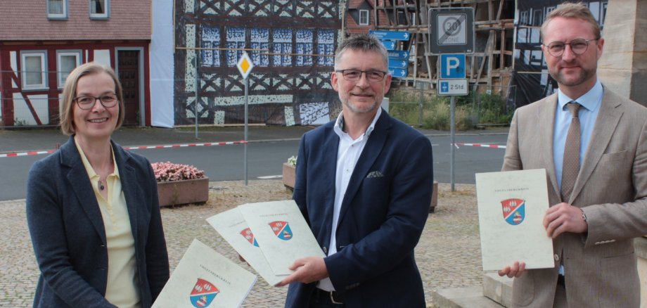 Erster Kreisbeigeordneter Dr. Mischak übergibt vier Förderbescheide in Höhe von 1,9 Millionen Euro für Kirtörfer Höfe