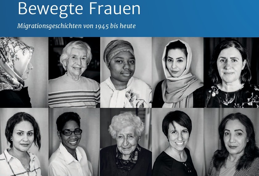Auf dem Cover sind Bilder von 10 Frauen mit Migrations- und Fluchterfahrungen zu sehen. Das Foto ist das Deckblatt einer Broschüre