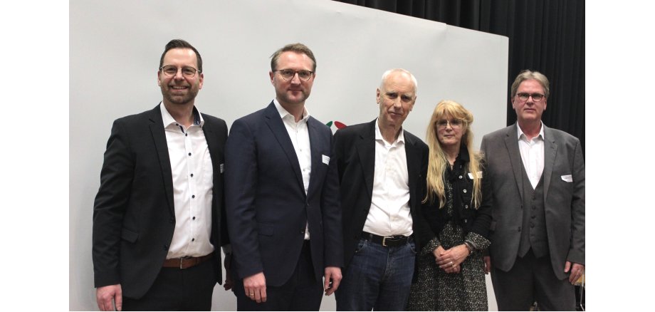 Diskussionsleiter Christian Kornmann mit Dr. Jens Mischak, Prof. Wolfgang Hinte, Conny Seim-Eichenauer und Helmut Benner (von links). 