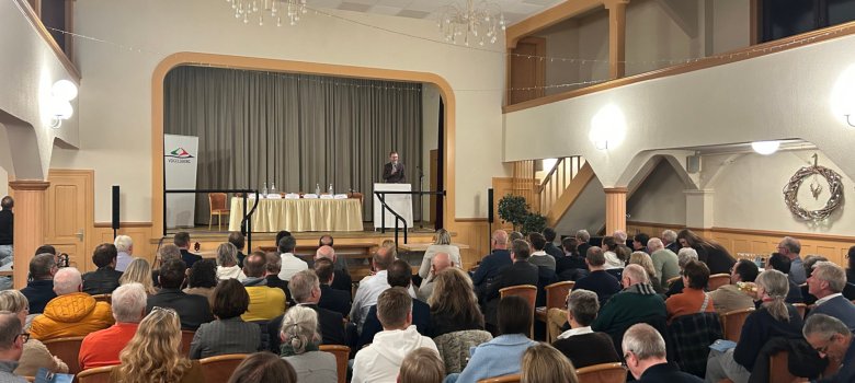 Landrat und Gesundheitsdezernent Dr. Jens Mischak begrüßt rund 90 Gäste in Lauterbach. Thema der 5. Vogelsberger Gesundheitskonferenz: Gesundheitsversorgung auf dem Land: Wenn Politik auf Praxis trifft.