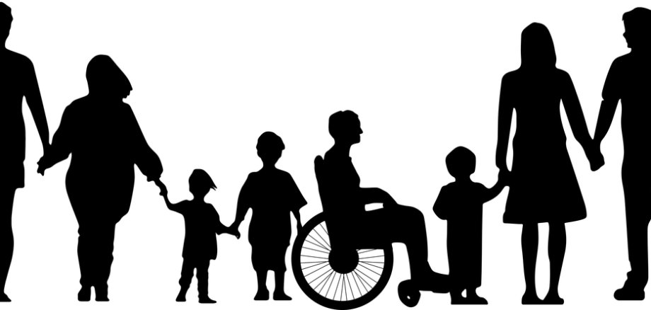 Schwarze Silhouetten von Menschen symbolisieren den Inklusiven Gedanken.