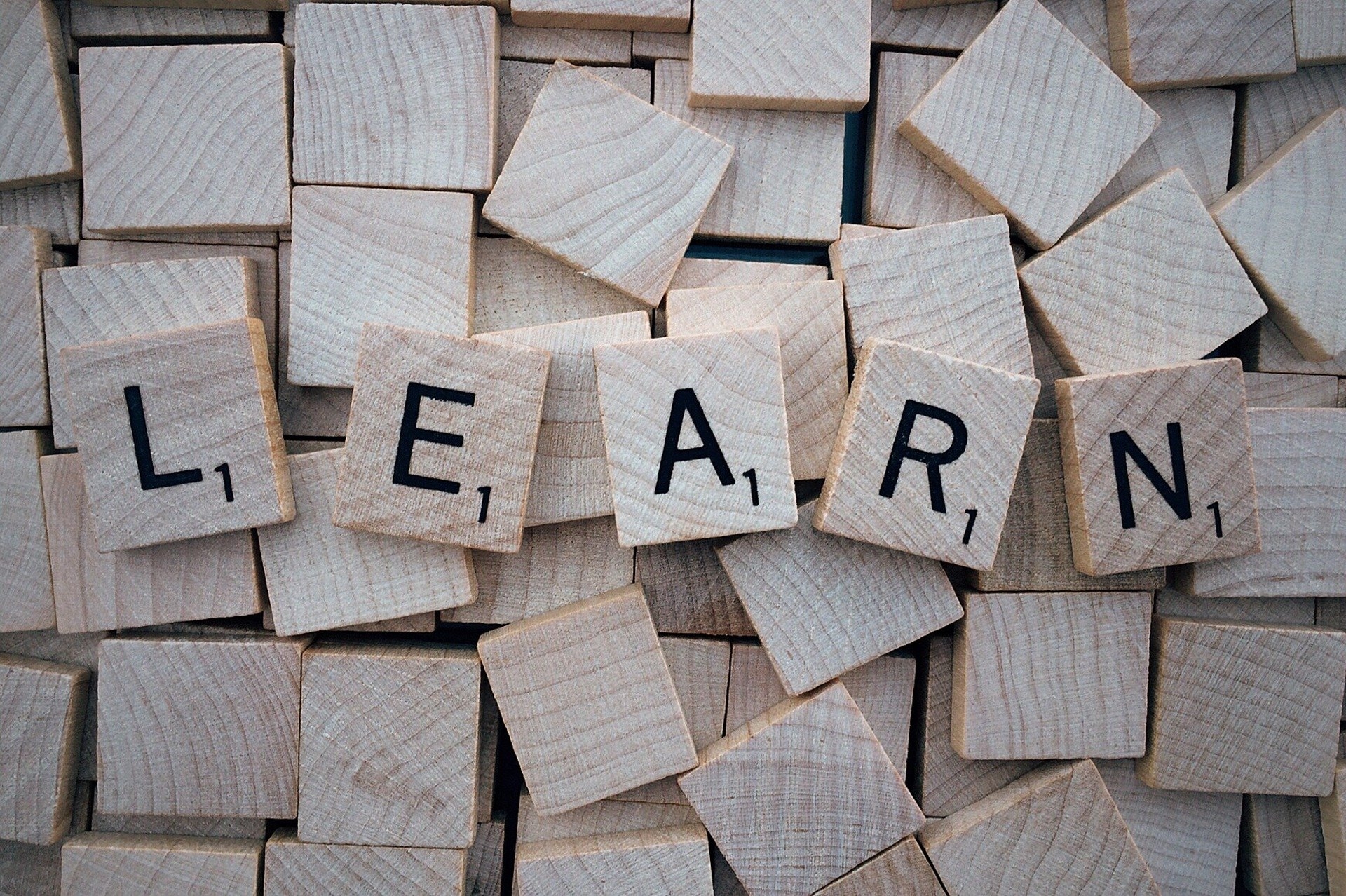 Scrabble: learn Scrabbleteile mit dem englischen Wort für lernen: learn