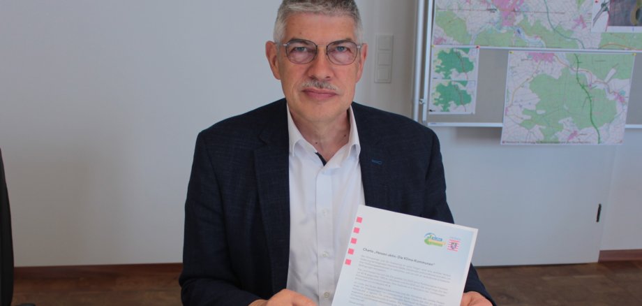 Landrat Manfred Görig hat am Dienstag die Charta unterzeichnet: Der Vogelsbergkreis ist Klima Kommune Hessen. 