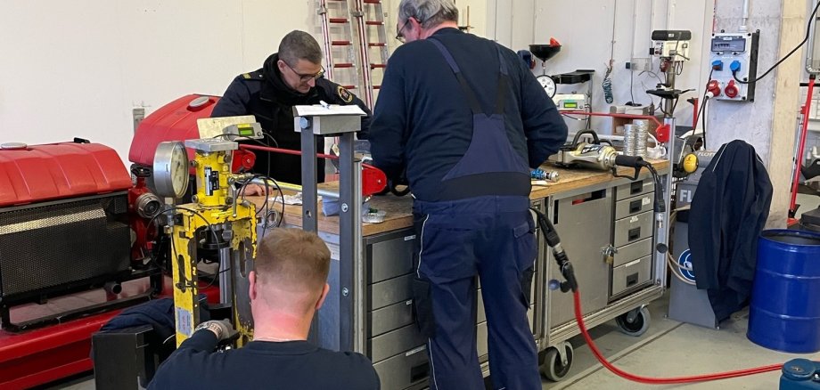 Der technische Prüfdienst ist wieder im Vogelsbergkreis, auch Kreisbrandinspektor Marcell Büttner nahm am Dienstag an der Überprüfung teil.