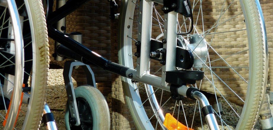 Nahaufnahme eines Rollstuhls