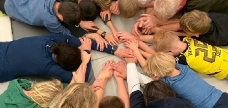 Am Mittwoch und Donnerstag bot das Jugendamt wieder einen Selbstbehauptungskurs an, elf Jungen machten mit und lernten, wie man in herausfordernden Situationen angemessen reagiert.