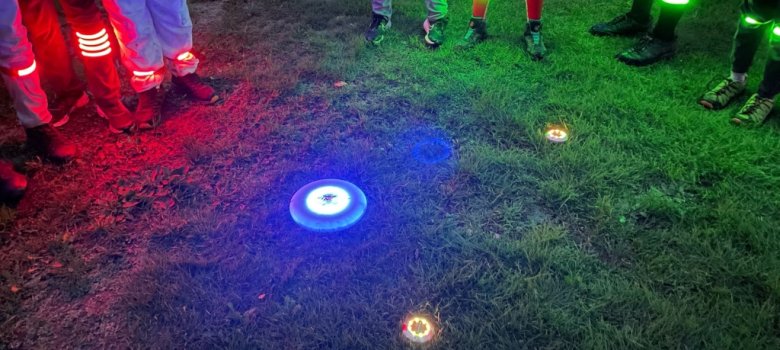 Abends wurde nicht nur Fußball. sondern auch Leuchtfrisbee gespielt