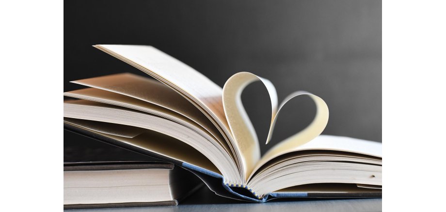 Besser lesen und schreiben lernen können Interessierte in verschiedenen Kursen der Volkshochschule des Vogelsbergkreises.  Anmeldungen sind ab sofort möglich.                   