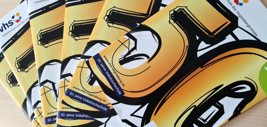 Cover des neuen Programmhefts der vhs
