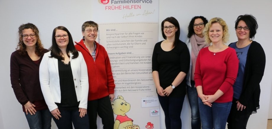 Die Fachfrauen im Familienservice Frühe Hilfen rund um Koordinatorin Anna Pillasch (von links): Diana Zimmermann, Franziska Günther (Familienbegleiterinnen beim DRK), Gisela Lich (Familienpaten, Caritas), Anna Pillasch (Koordinatorin), Annette Scholand-Becker, Nicole Jordan und Jenny Kurz (Familienkinderkrankenschwestern). 