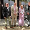 Digitalministerin Prof. Dr. Kristina Sinemus überreichte in Wiesbaden gleich sieben Förderbescheide – unter anderem einen gemeinsamen an den Vogelsbergkreis und den Lahn-Dill-Kreis, ihn nahmen Jürgen Steuber, Leiter des Sachgebiets Wasser und Bodenschutz beim Vogelsbergkreis, Dr. Christian Ortmann, Abteilungsleitung Umwelt, Natur und Wasser beim Lahn-Dill-Kreis, und dessen Erster Kreisbeigeordneter Frank Inderthal (von links) entgegen.