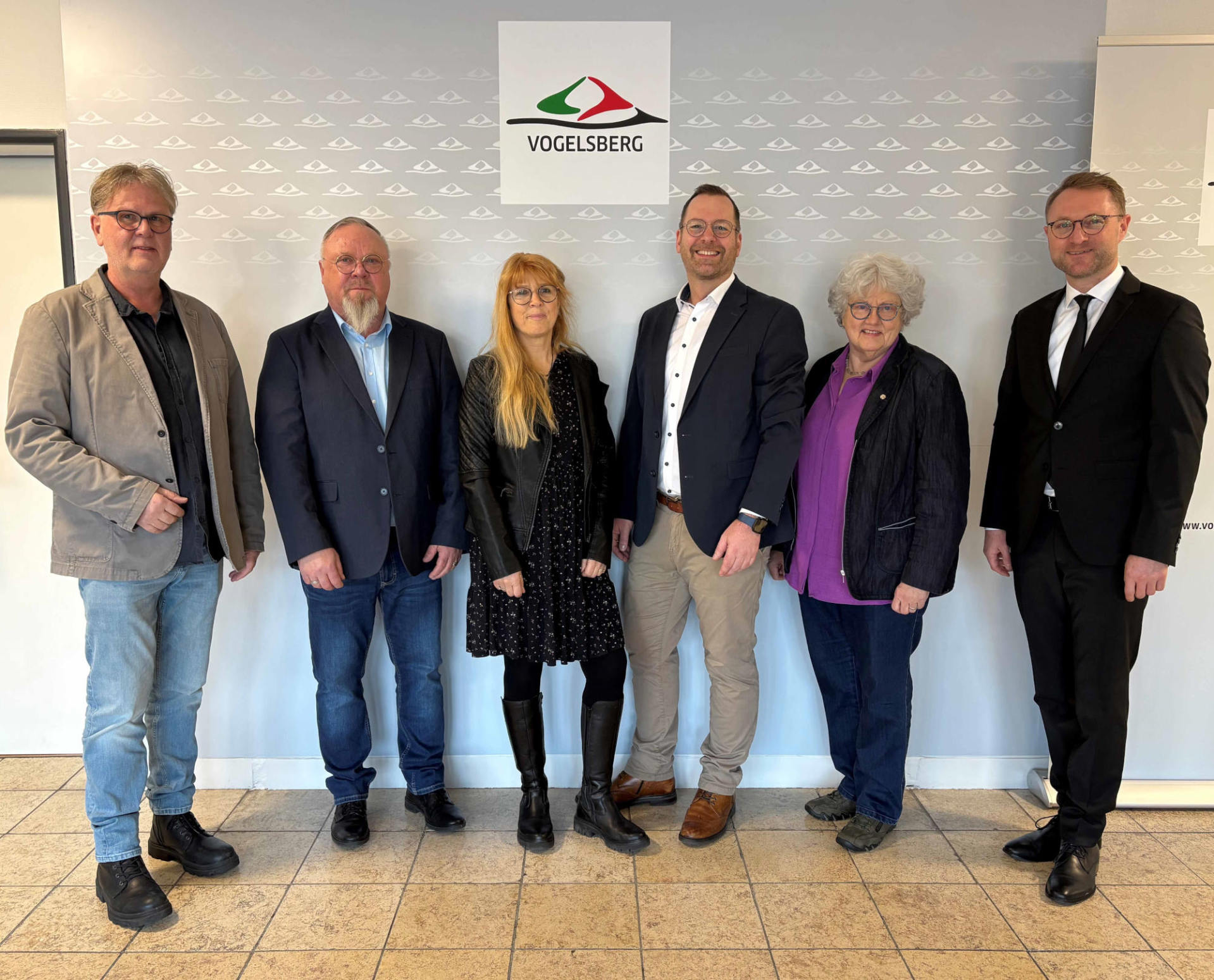 Blickten gemeinsam auf ein erfolgreiches Vierteljahrhundert mit der AG 78 zurück: Landrat Dr. Jens Mischak, Gerhild Hoos-Jacob, stellvertretender Vorsitzender Christian Kornmann, Vorsitzende Conny Seim-Eichenauer, Peter Pfeiffer und Helmut Benner (von rechts).