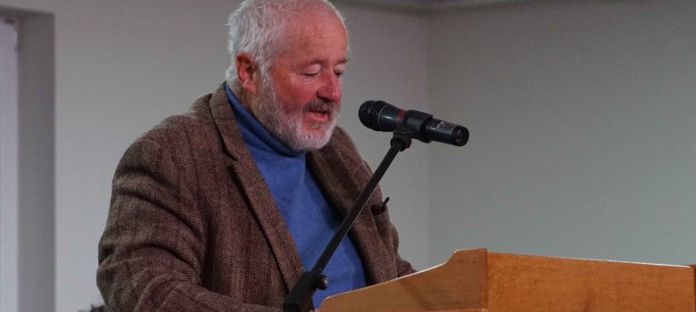 Klaus-Peter Albrecht stellt humorvoll die Vorzüge des Lebens in Storndorf und Eigenheiten der Menschen in den Mittelpunkt seines gereimten Beitrags.