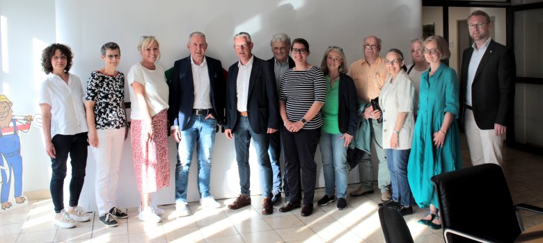 Vertreterinnen und Vertreter der Vogelsberger Apotheken zum Gespräch im Kreishaus: Dr. Jens Mischak, Erster Kreisbeigeordneter und Gesundheitsdezernent, erörtert gemeinsam mit den Apothekern die aktuell schwierige Situation. Auch Susanne Botthoff-Schlitt vom Gesundheitsamt und Dr. Sigrid Stahl von der Fachstelle für Gesundheitliche Versorgung nahmen am Gespräch teil.
