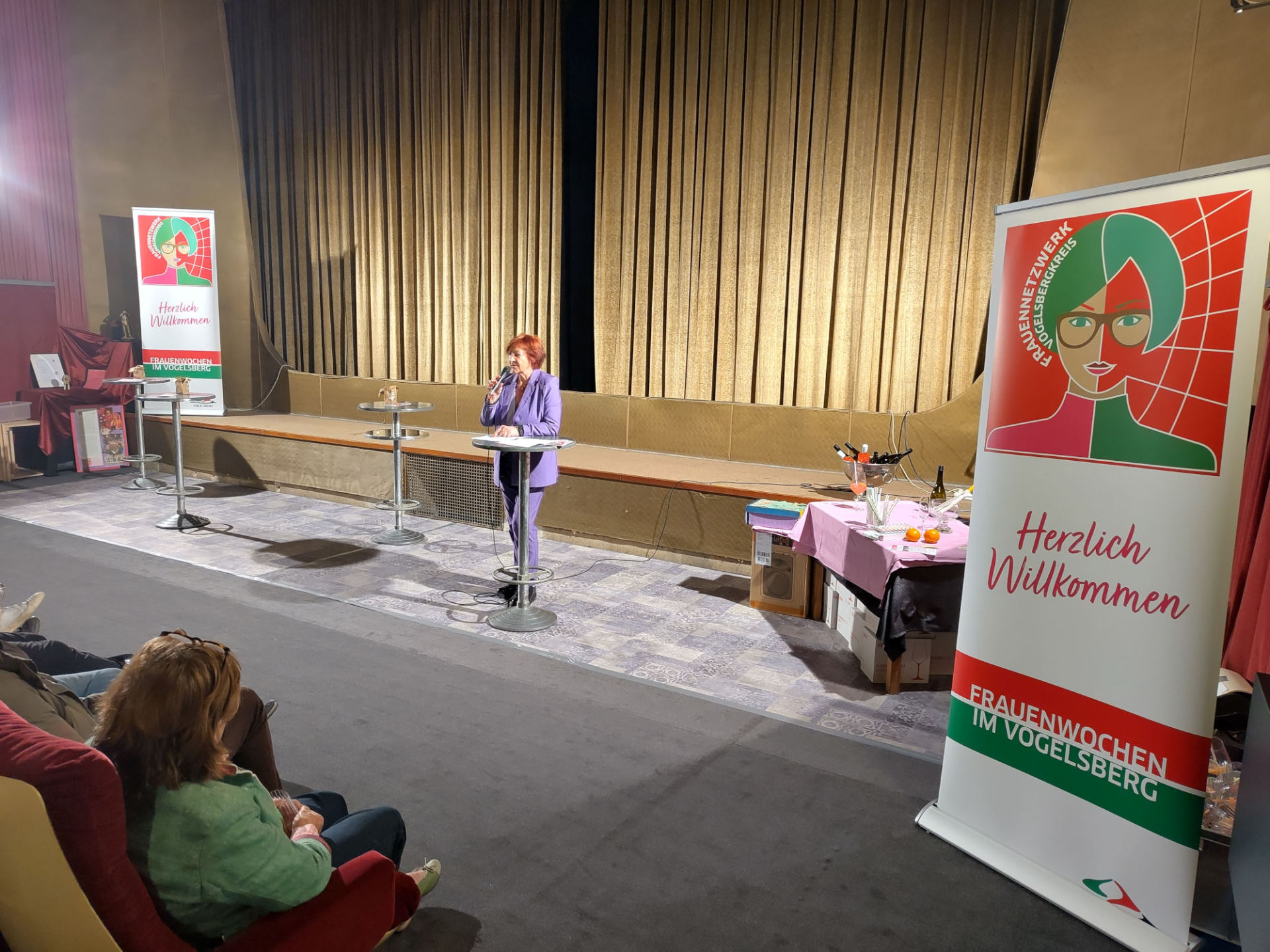 Elisabeth Hillebrand, Beauftragte für Gleichstellung und Integration des Vogelsbergkreises, thematisierte in ihrer Begrüßungsrede die Geschichte der Frauenrechte und des Frauennetzwerks. 