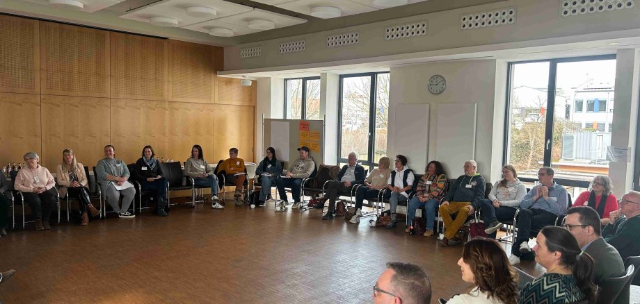 Blick ins Plenum beim Termin im Sitzungssaal der Kreisverwaltung in Lauterbach.