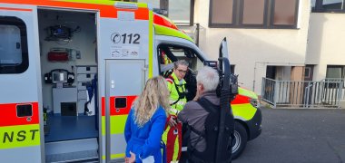 Mit der Bodycam in den Einsatz: Notfallsanitäter Andre Hoß macht sich bereit.