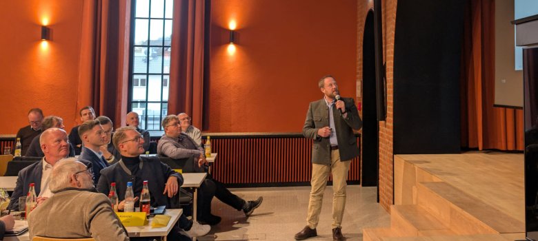 Veterinäramtsleiter Dr. Torsten Scheid informiert abschließend über die aktuellen Entwicklungen und Vorbereitungen des Amtes.