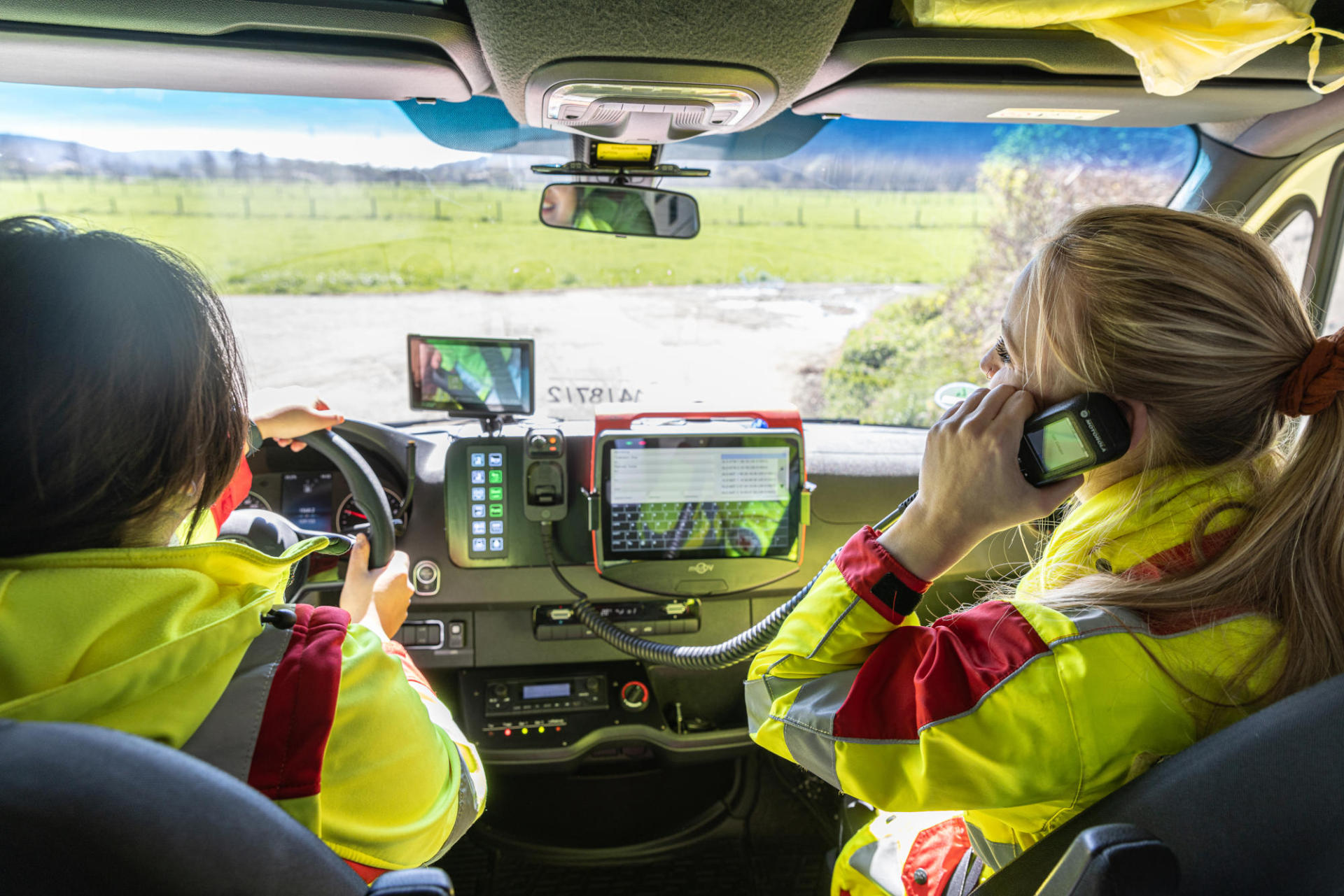 Auf dem Weg zum nächsten Einsatz – mehr als 110-mal mussten die Rettungskräfte an den extrem heißen Tagen im Juni ausrücken.