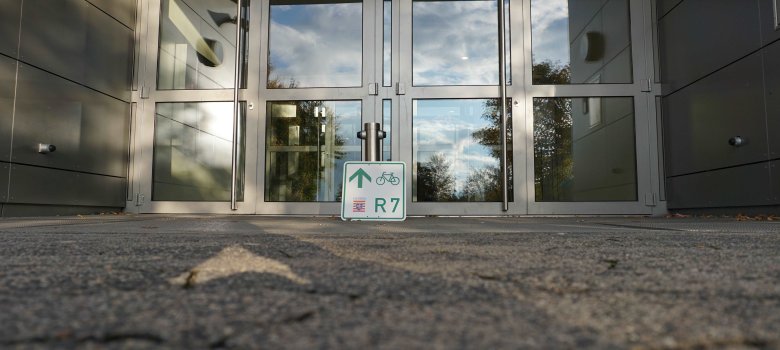 Ein Blick auf den Eingangsbereich der Schule an der Wascherde.