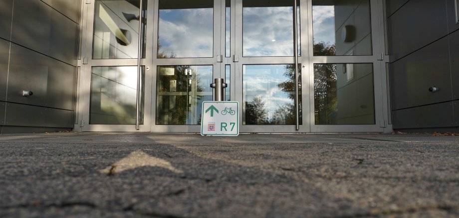 Ein Blick auf den Eingangsbereich der Schule an der Wascherde.