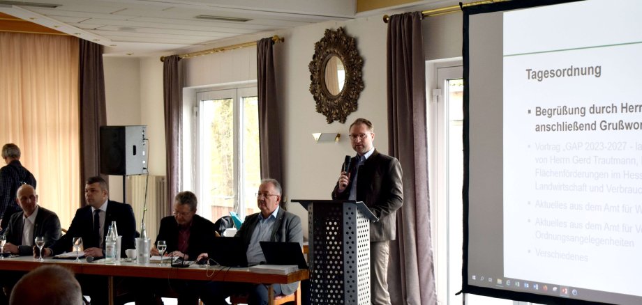 In seinem Grußwort unterstrich Dr. Jens Mischak, Erster Kreisbeigeordneter, die Wichtigkeit der Vogelsberger Landwirtschaft.