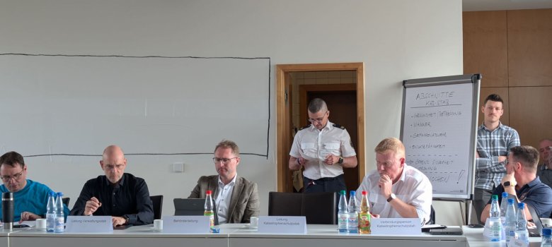 An den ernsten Gesichtern ist es abzulesen: Die Lage im Vogelsbergkreis spitzt sich zu.