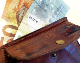 Geldbeutel mit Euroscheinen