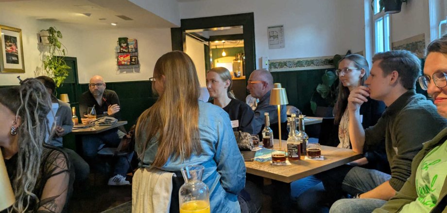 Großes Interesse: Beim ersten Gründerstammtisch, zu dem die Wirtschaftsförderung des Vogelsbergkreises eingeladen hatte, tauschten sich Unternehmer aus den verschiedensten Branchen aus.