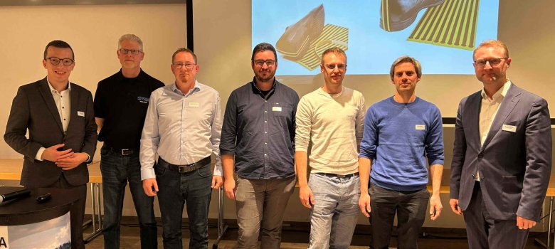 Landrat Dr. Jens Mischak (rechts) und Erster Kreisbeigeordneter Patrick Krug (links) mit den Referenten Dieter Sojak, Alexander Wagner, Joshua Donath, Patrick Schiller und Moritz Schäfer.