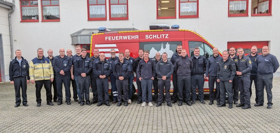 Für die Sicherheit: Die Leiter der kommunalen Feuerwehren, deren Stellvertreter sowie die Kreisbrandmeister nutzten die Klausurtagung im Feuerwehrstützpunkt Schlitz für intensiven Austausch.