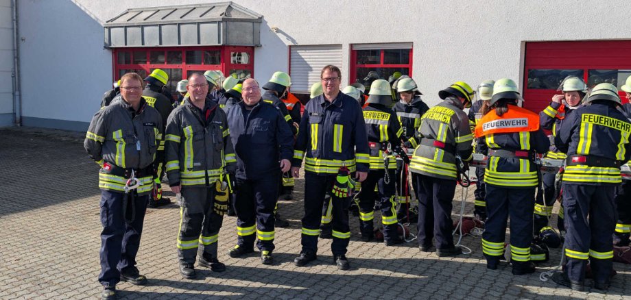 Stellvertretend für die rund 110 ehrenamtlichen Vogelsberger Ausbilder: Die Kreisausbilder Manuel Hofmann (von links), Thomas Steinbrücker, Markus Weppler und Marco Jumel beim Lehrgang in Schlitz.