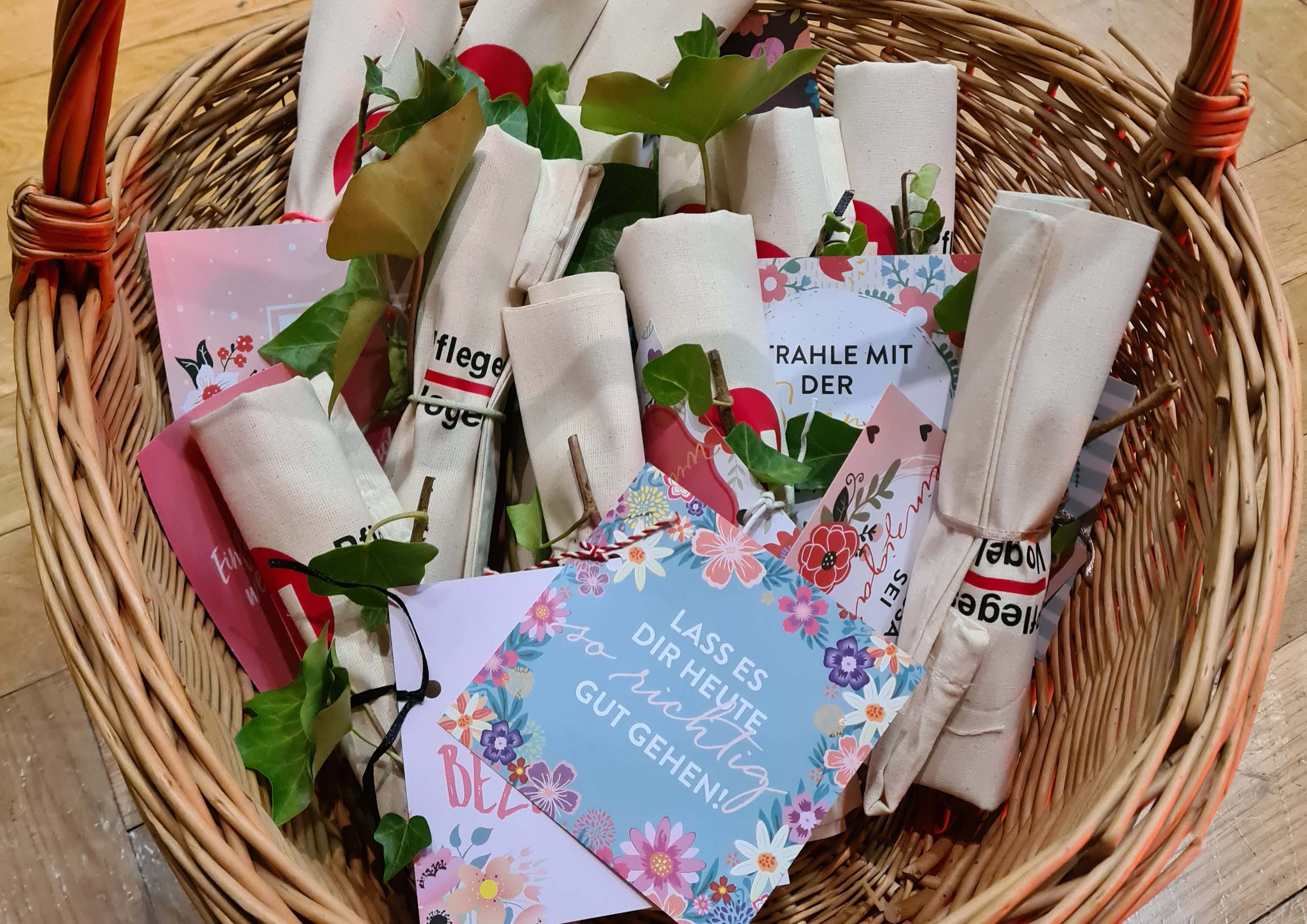 Ein Korb voller kleiner Präsente für die Gäste der Pause vom Pflegealltag.