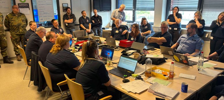 Lagebesprechung beim Katastrophenschutz-Stab.