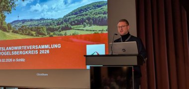 Landrat und Landwirtschaftsdezernent Dr. Jens Mischak dankt den Ortslandwirten für die wichtige Zusammenarbeit.