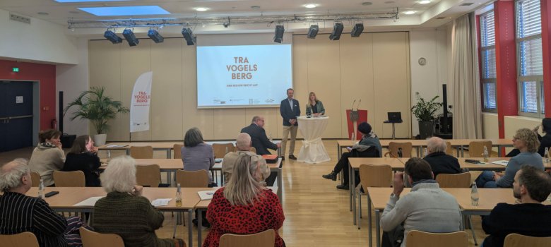 Landrat Dr. Jens Mischak und Carolin Henningsen stellten gemeinsam mit den jeweiligen Initiatorinnen und Initiatoren kurz die Projekte vor.