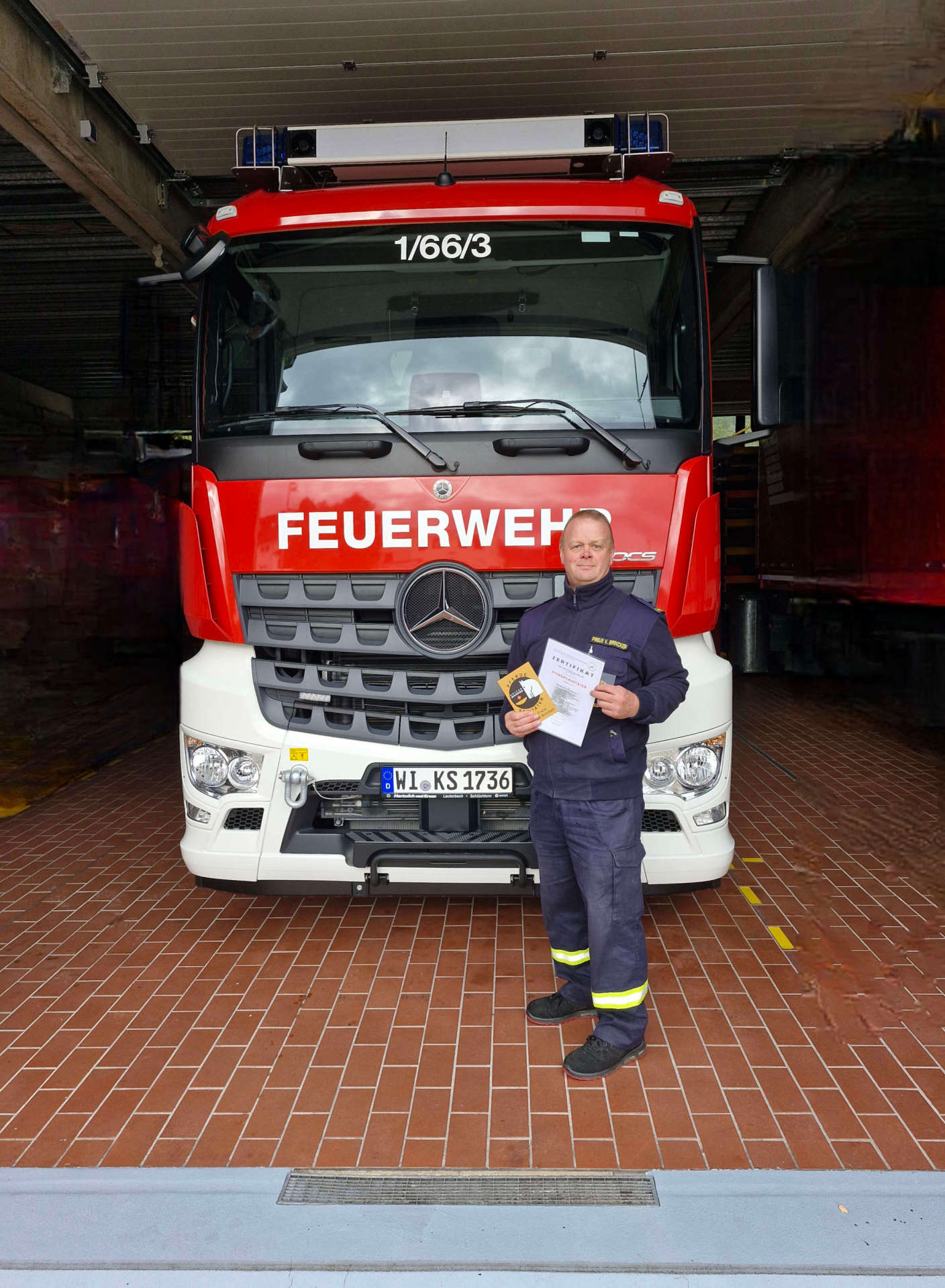 Kreisbrandmeister Björn Preuß von Brincken bringt seine Expertise in der Großtierrettung ein, um Vogelsberger Feuerwehrleute auf die besonderen Anforderungen vorzubereiten.
