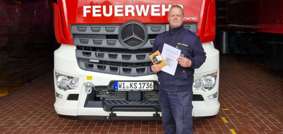 Kreisbrandmeister Björn Preuß von Brincken bringt seine Expertise in der Großtierrettung ein, um Vogelsberger Feuerwehrleute auf die besonderen Anforderungen vorzubereiten.