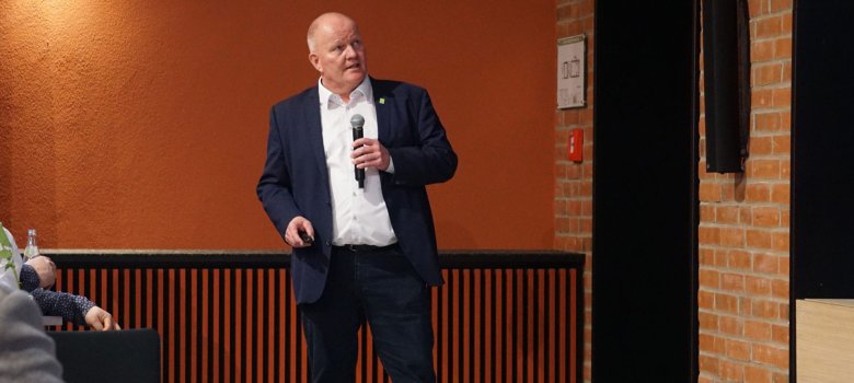 „Zwischen volatilen Märkten und Agrarpolitik: Herausforderungen und Handlungsoptionen für die Landwirtschaft“ ist die Überschrift des Vortrags von Karsten Schmal, Präsident des Hessischen Bauernverbandes und Vizepräsident des Deutschen Bauernverbandes.