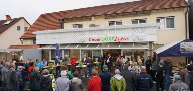 „Unser Dorfladen Crainfeld“: Großer Andrang zur Eröffnung.