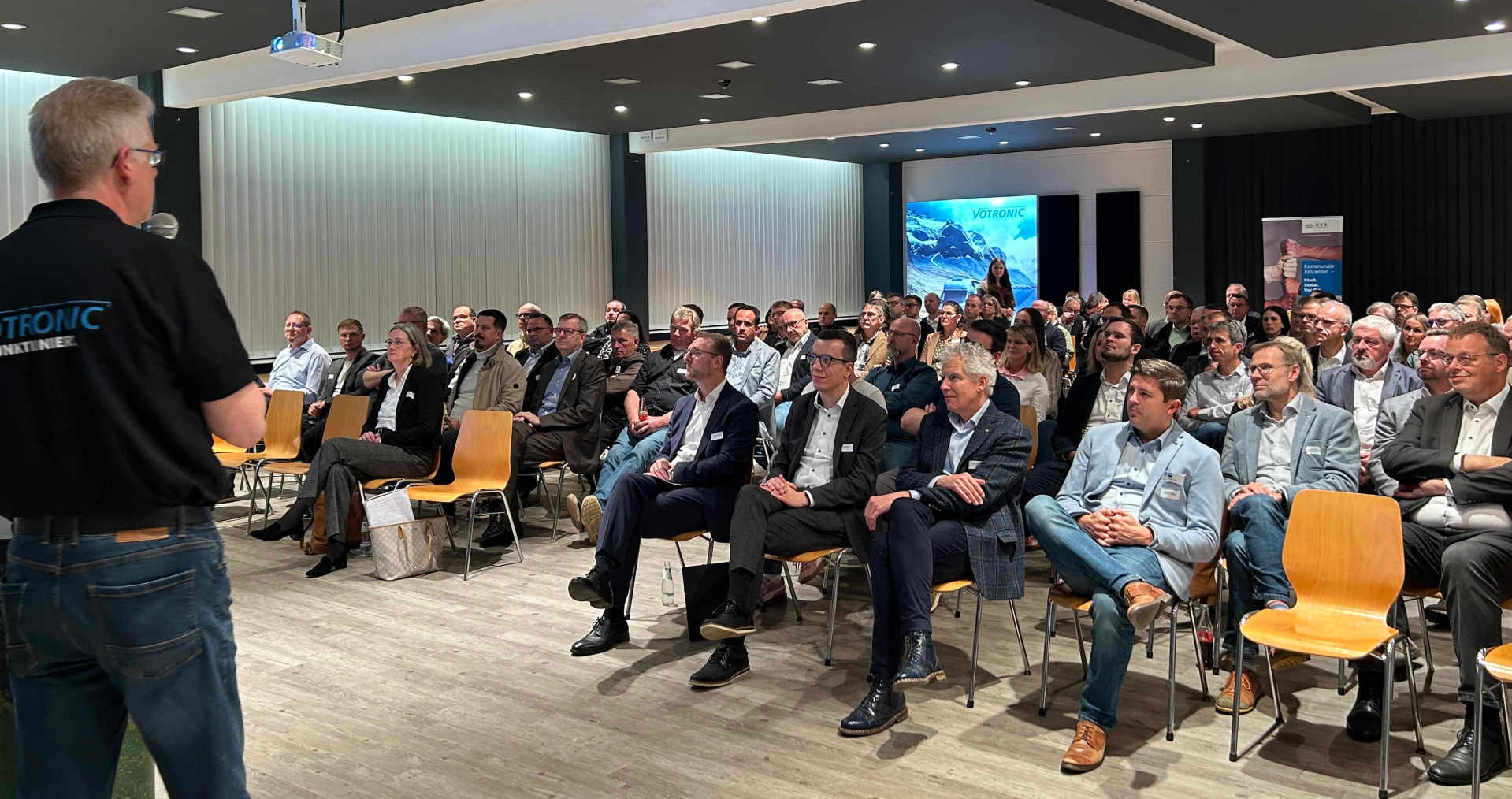 Volles Haus: Rund 130 Unternehmer und Vertreter der Politik tauschten sich beim jüngsten Unternehmerdialog aus, der in den Räumen der Firma Votronic in Lauterbach stattfand.